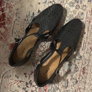 Brand new Trotters Leatha Open Weave Sandal